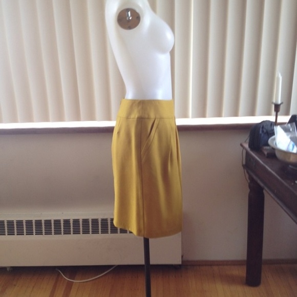 Mustard yellow wool skirt - Picture 3 of 4